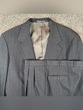 Southampton Men's 2pc Wool Suit 44L Jacket, 36 Waist Gray Pinstripe VTG 1990 USA
